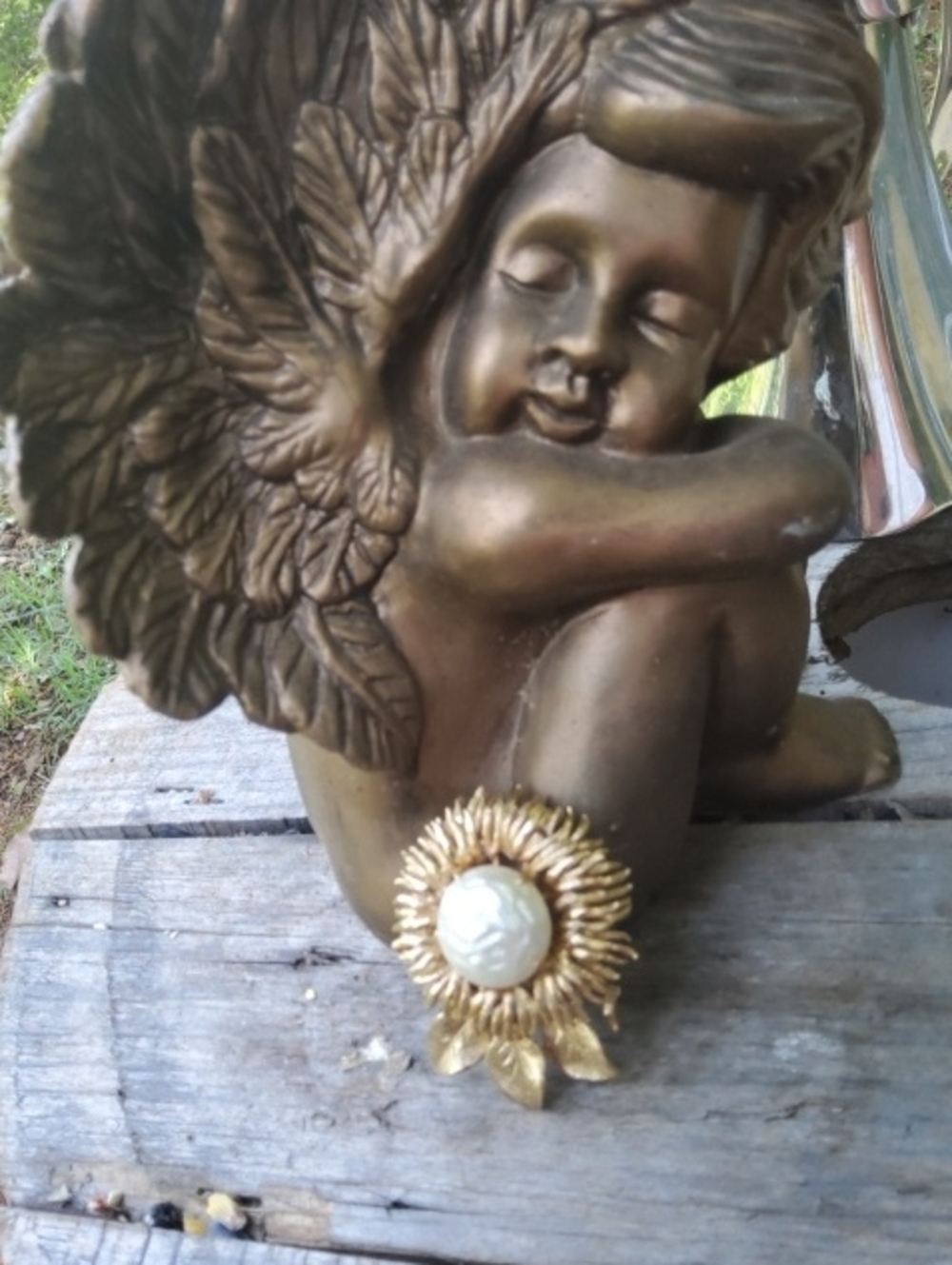 Goldtone Sunflower Brooch large.